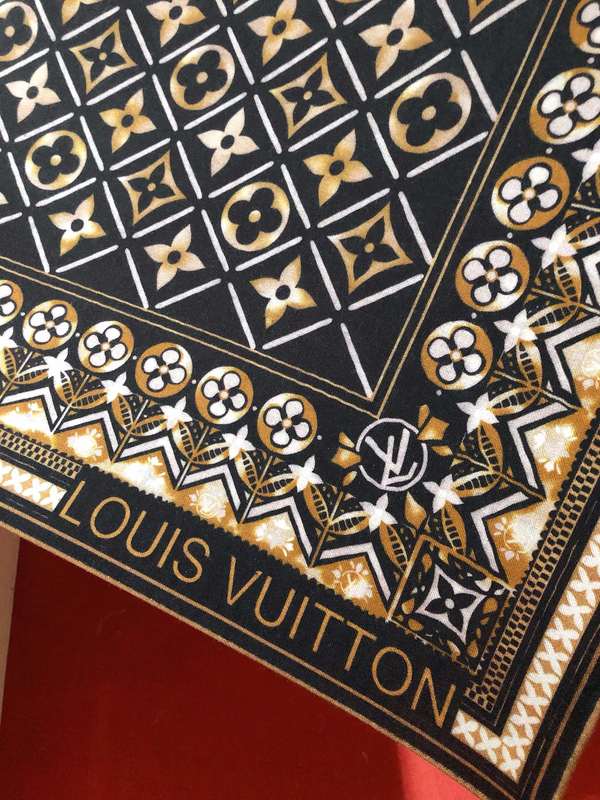 Louis Vuitton Scarf LVC00554